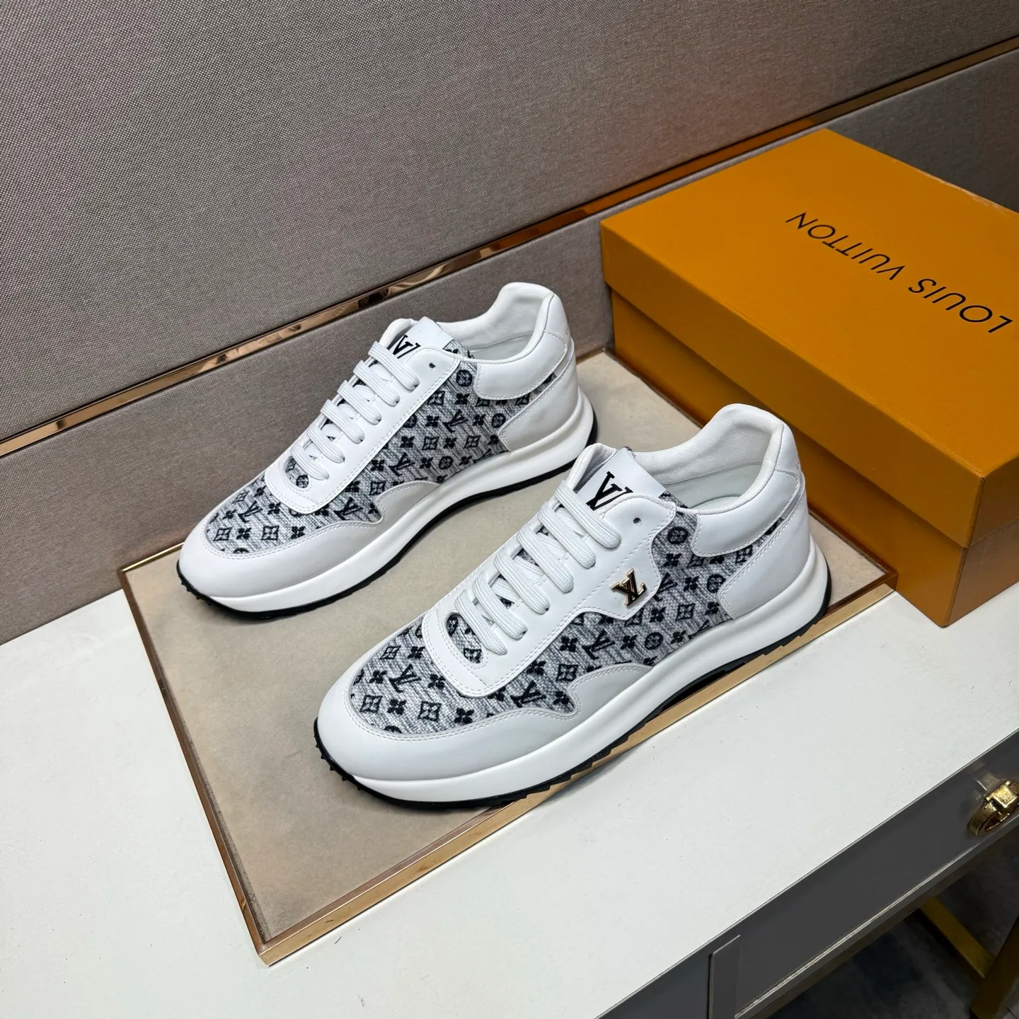 ⬛️Ex-factory price p442【LV～】men's casual shoes, 2025z cabinet sales simultaneously 🔶Size: 38-44 #️⃣ 🔷3 colors🔜The upper is made of multi-material splicing ➕Genuine leather lining, comfortable and breathable, sole: original comfortable and wear-resistant outsole, ⚠️real thing📱photographed🎬real thing is better📢📢📢